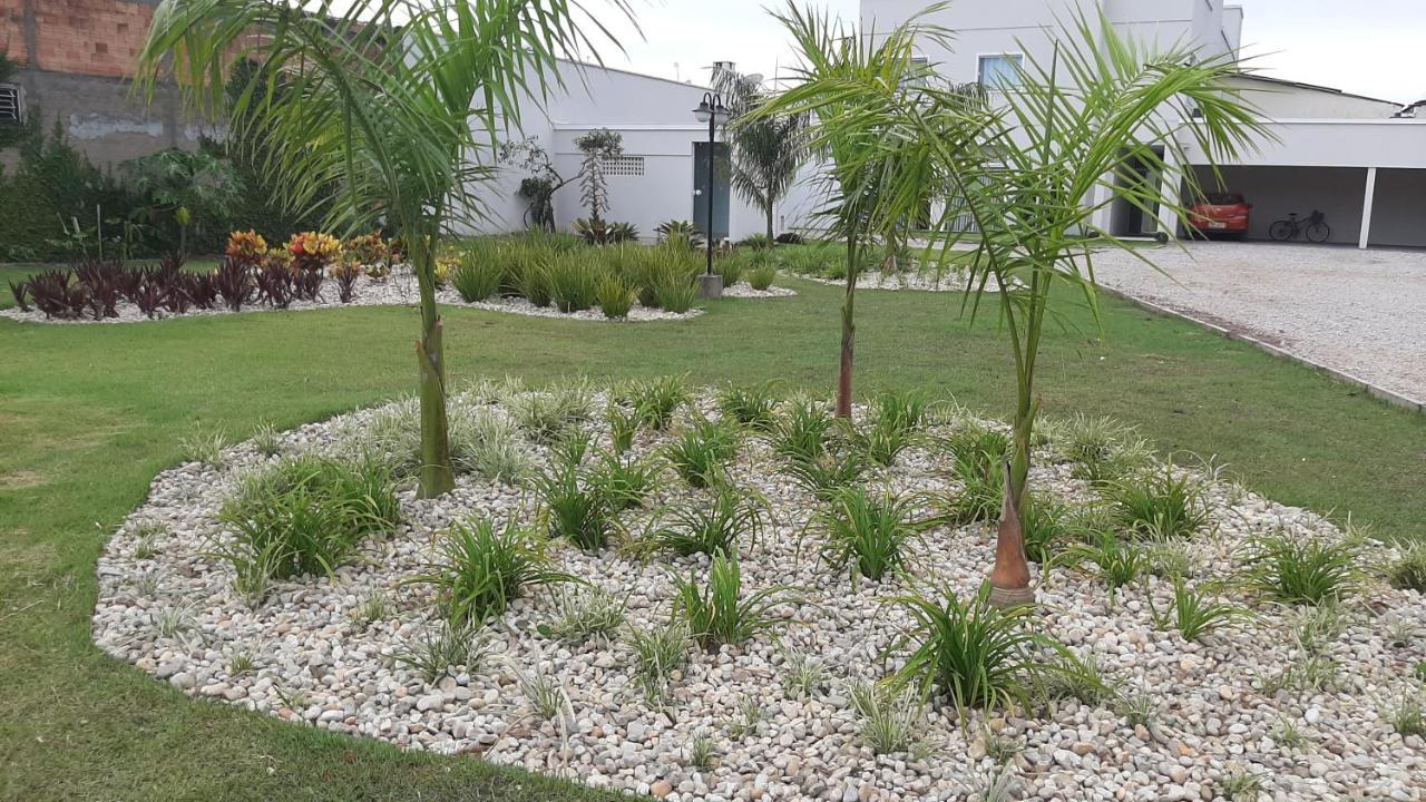 Excelente Sobrado Confortavel No Centro De Tijucas Proximo As Praias Exterior photo